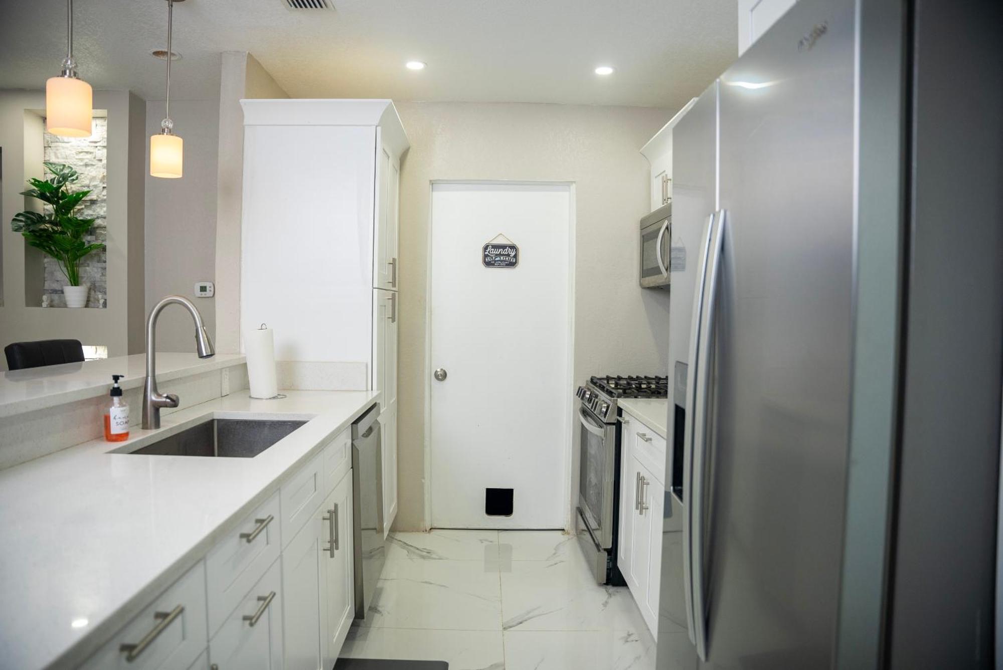 Stunning Modern Home In Tampa With Pool - Just 5 Minutes From Airport! Kültér fotó