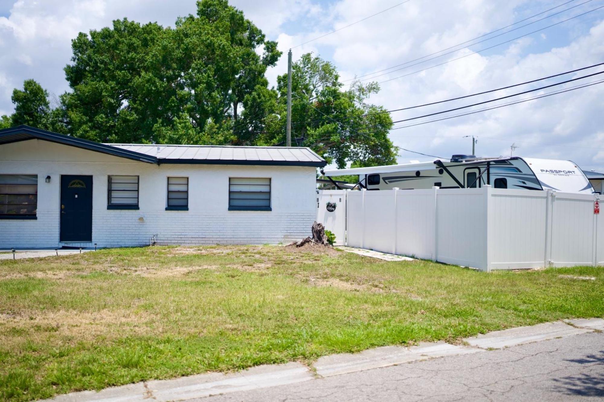 Stunning Modern Home In Tampa With Pool - Just 5 Minutes From Airport! Kültér fotó