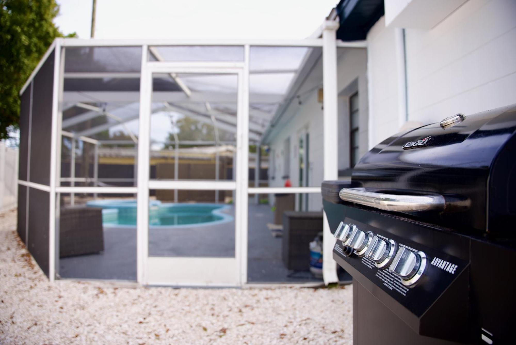 Stunning Modern Home In Tampa With Pool - Just 5 Minutes From Airport! Kültér fotó