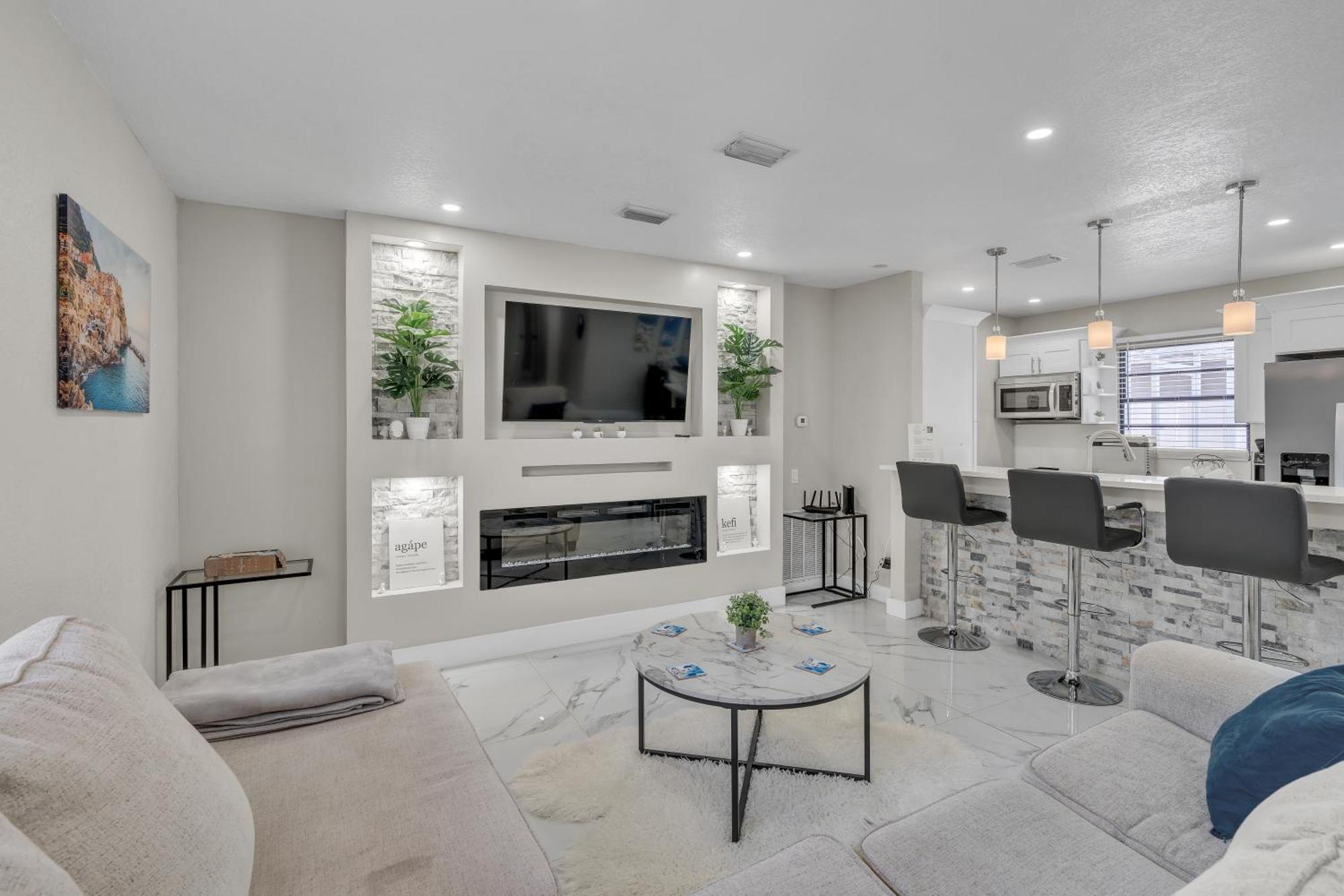 Stunning Modern Home In Tampa With Pool - Just 5 Minutes From Airport! Kültér fotó